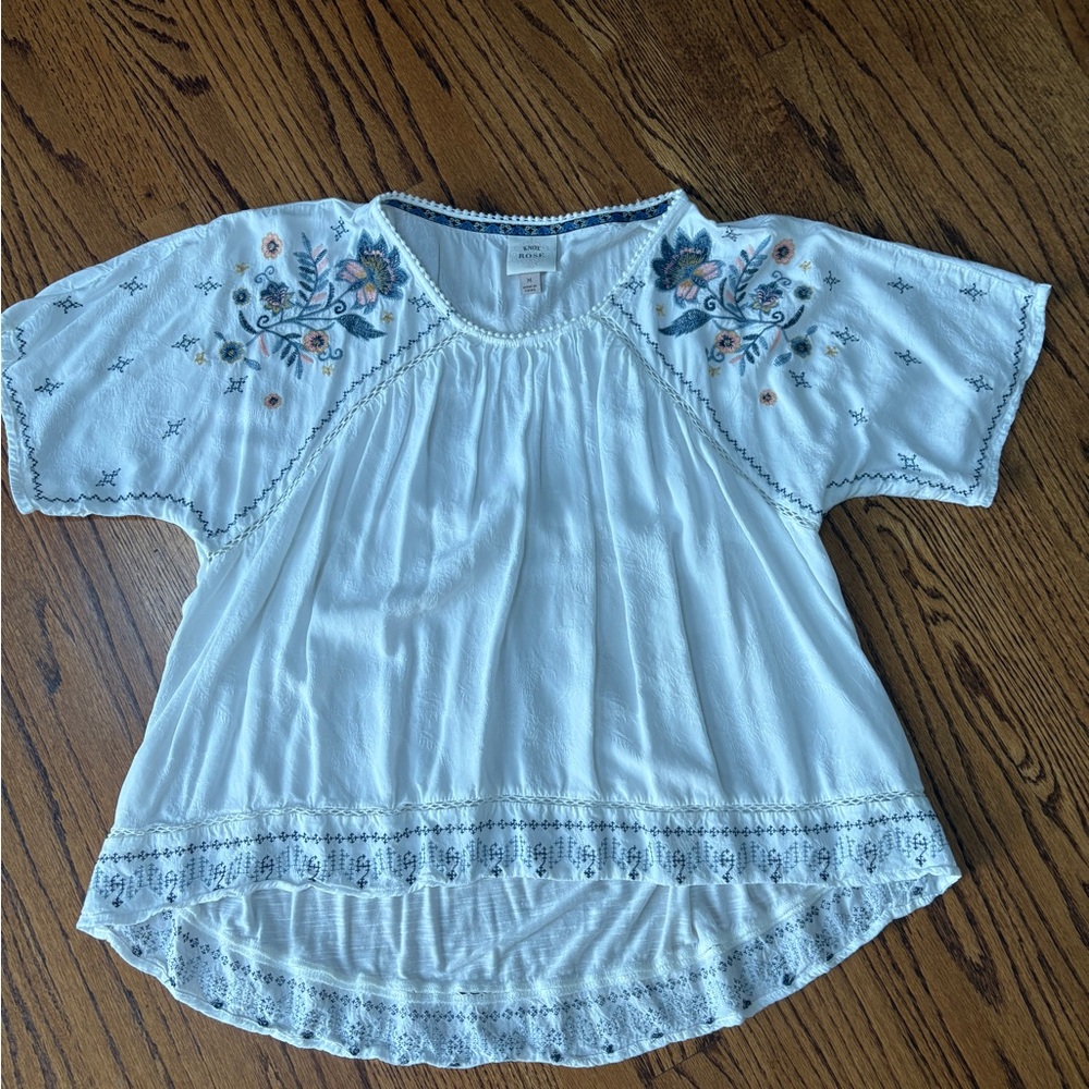 Knox Rose White and Blue Floral Embroidered Top - Picture 5 of 9